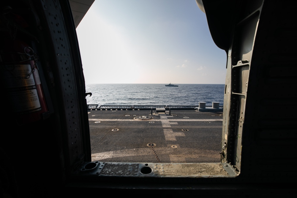 Dominican Republic Coastal Patrol Vessel Comes Alongside USS Sioux City in Preparation for a Bilateral Maritime Interdiction Exercise