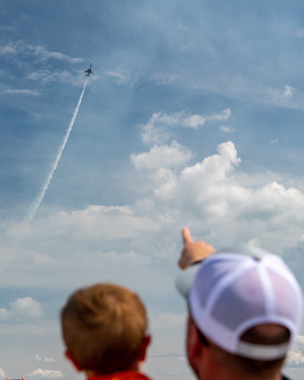 Thunderbirds perform at Great Tennessee Air Show