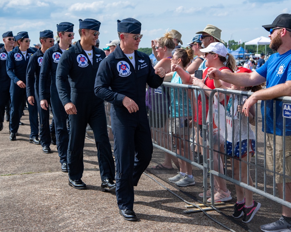 Thunderbirds perform at Great Tennessee Air Show