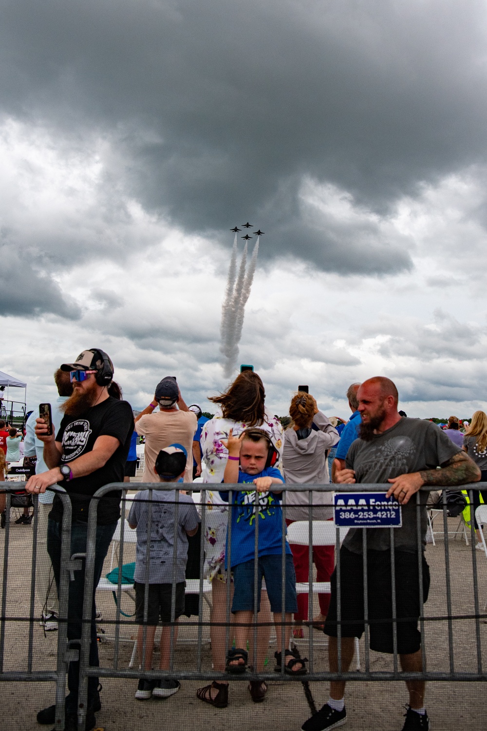 Thunderbirds perform at Great Tennessee Air Show