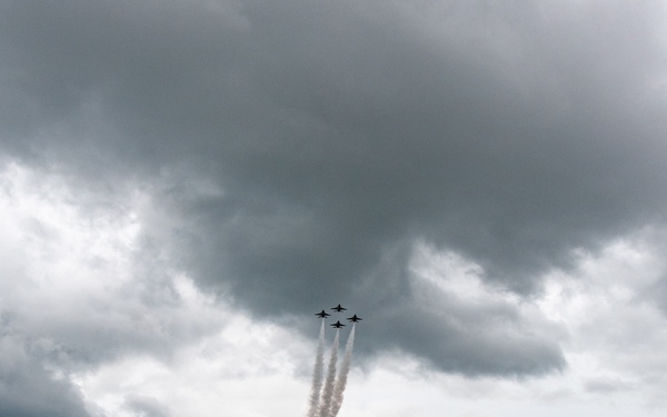 Thunderbirds perform at Great Tennessee Air Show