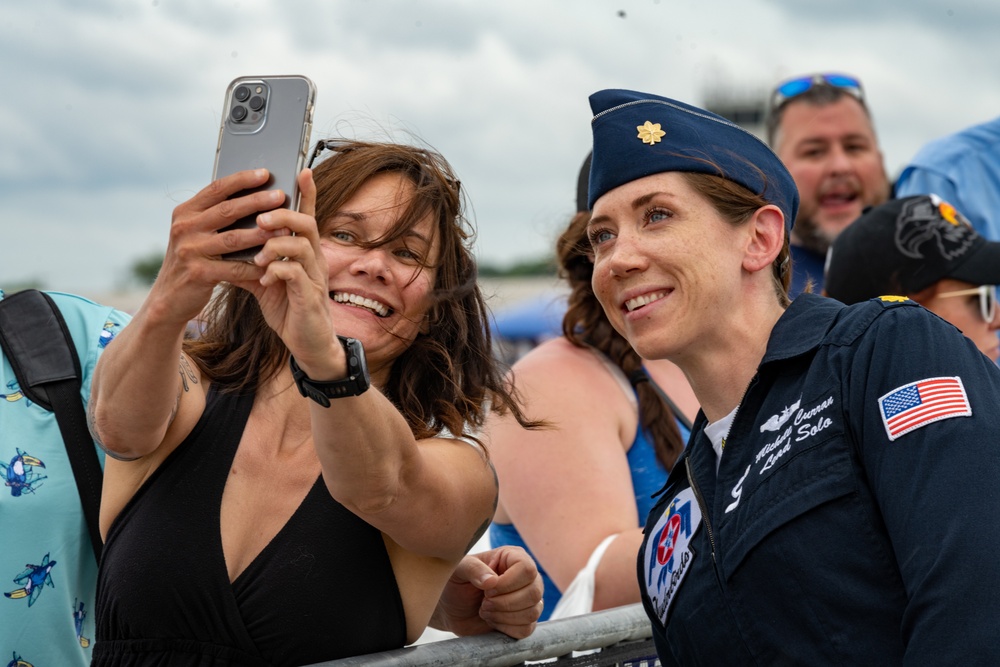 Thunderbirds perform at Great Tennessee Air Show