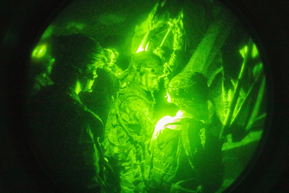 25th ID Soldiers prepare to defend Dillingham Airfield during JPMRC rotation 22-01