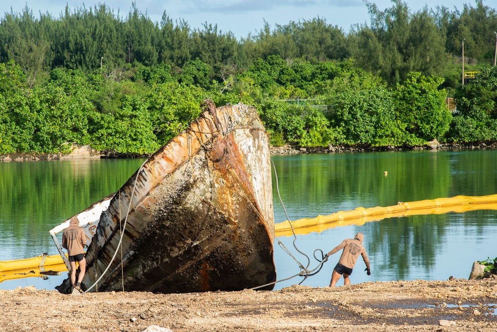 DVIDS Images Abandoned Derelict Vessels Removal Underway [Image 2