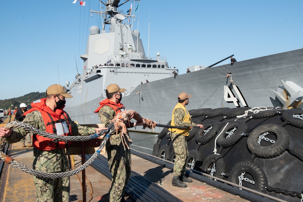 HMAS Brisbane Arrival at Commander, Fleet Activities Yokosuka