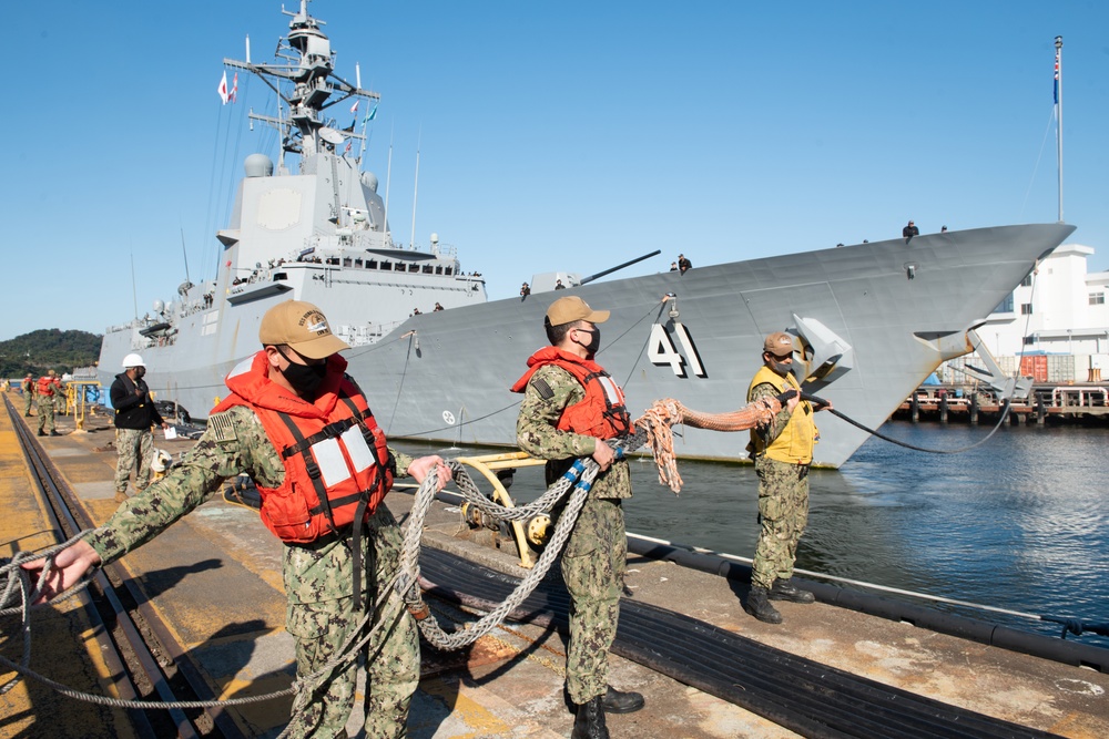 HMAS Brisbane Arrival at Commander, Fleet Activities Yokosuka