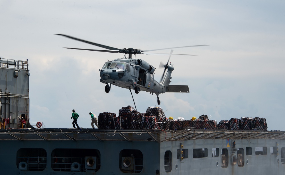 USS Carl Vinson (CVN 70) Conducts Vertical Replenishment-at-Sea with USNS Washington Chambers (T-AKE 11)