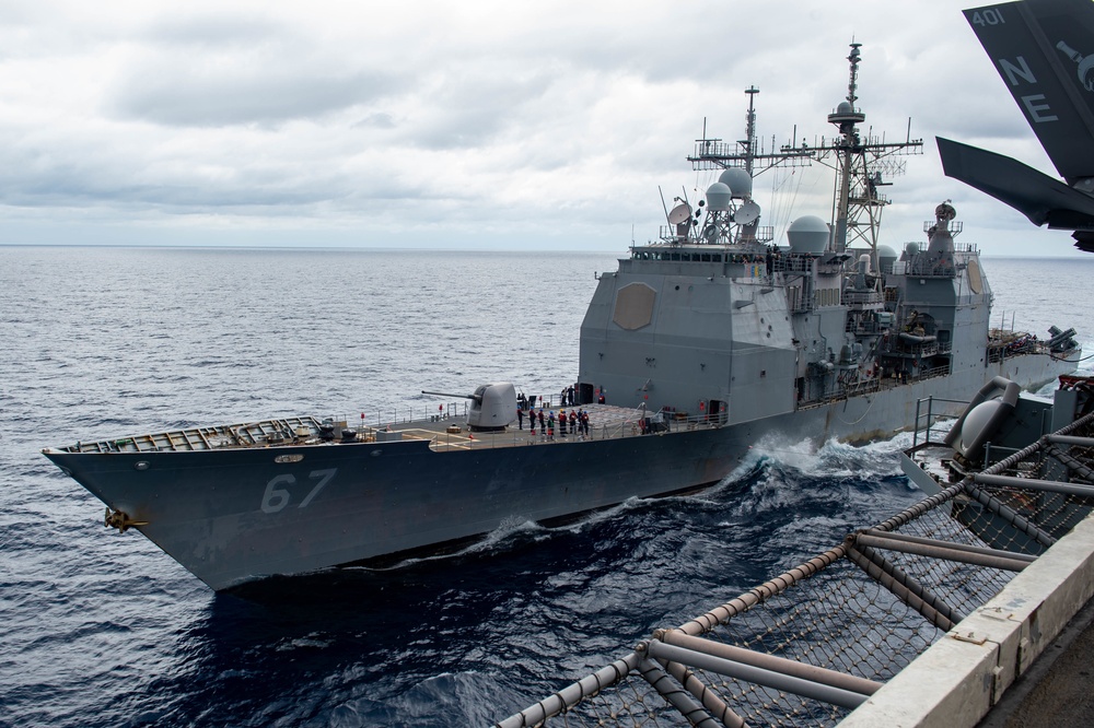 USS Carl Vinson (CVN 70) Conducts Fueling-at-Sea with USS Shiloh (CG 67)