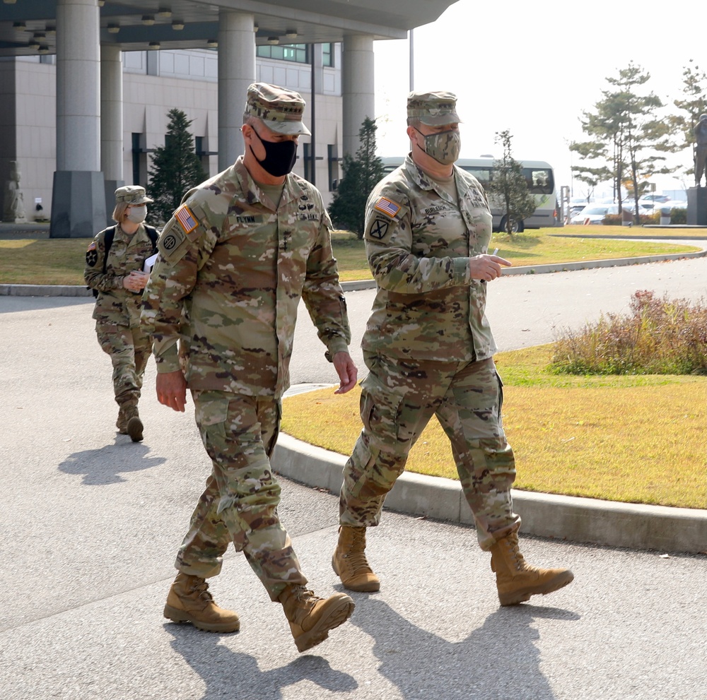 DVIDS - Images - USARPAC general visits Korea [Image 2 of 2]