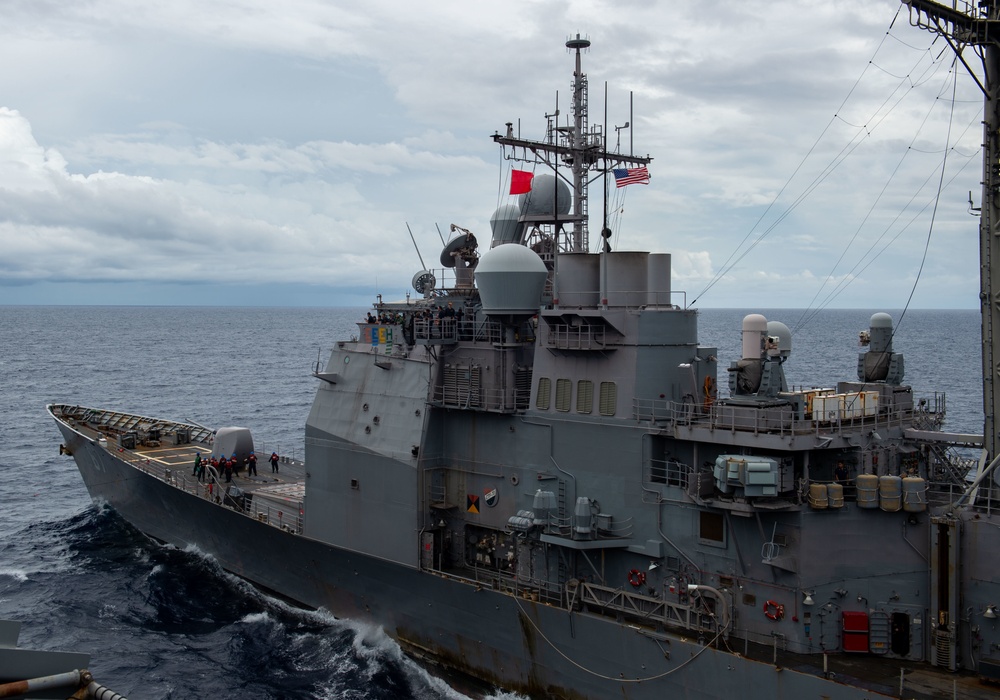 USS Carl Vinson (CVN 70) Conducts Fueling-at-Sea with USS Shiloh (CG 67)