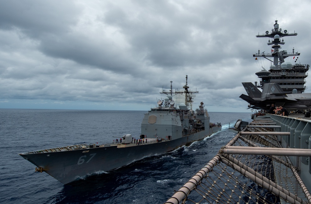 USS Carl Vinson (CVN 70) Conducts Fueling-at-Sea with USS Shiloh (CG 67)