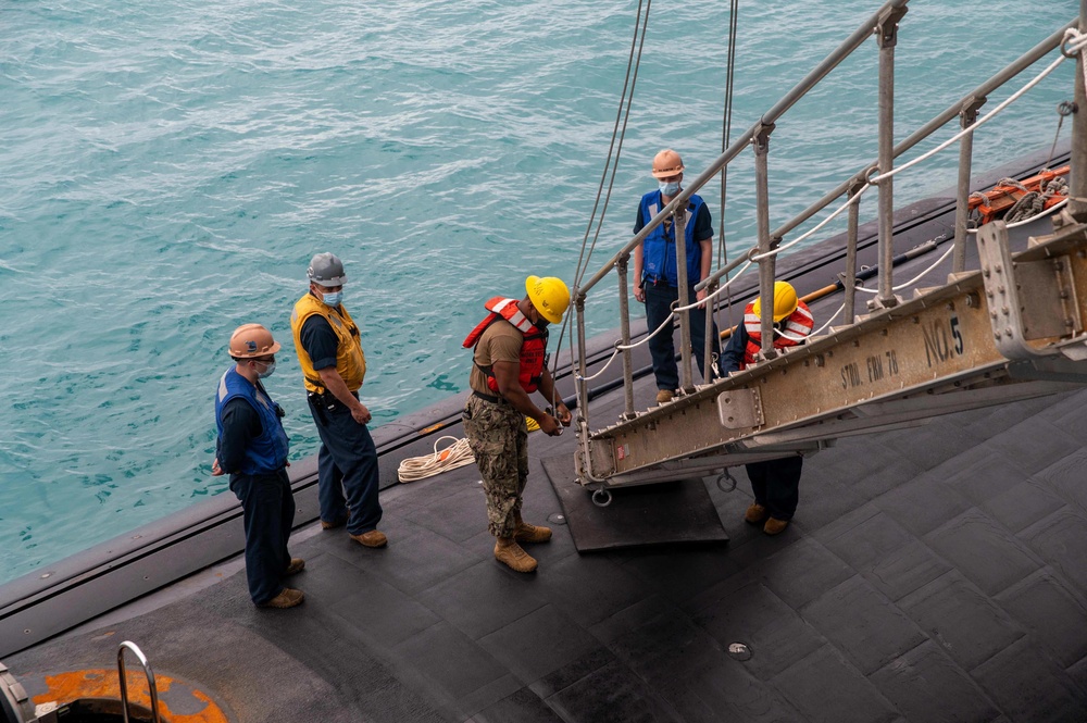 USS Hampton Moors Alongside USS Frank Cable