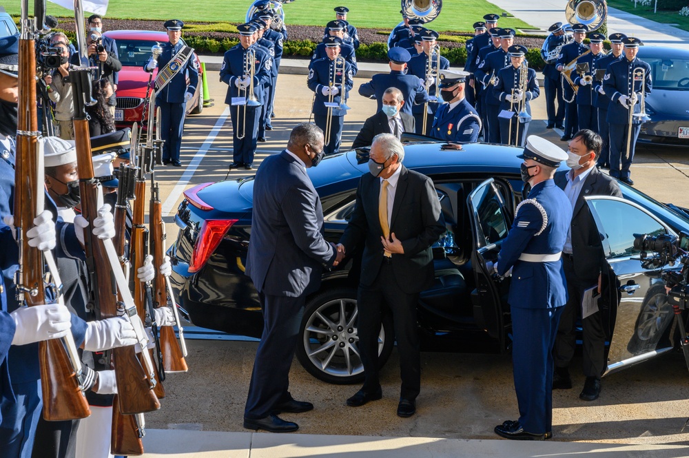 Secretary of Defense Lloyd J. Austin III hosts Singaporean Defense Minister Ng Eng Hen