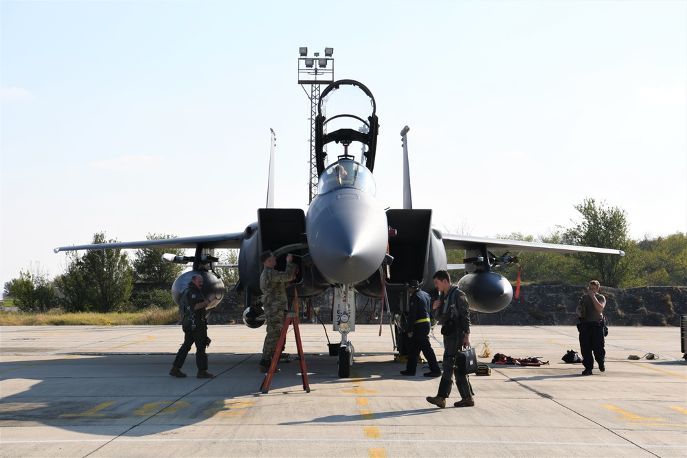 DVIDS - Images - 336th Fighter Squadron arrives in Bulgaria for Castle ...