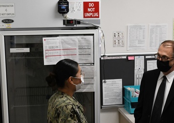 DHA leader visits Naval Health Clinic Hawaii Immunizations