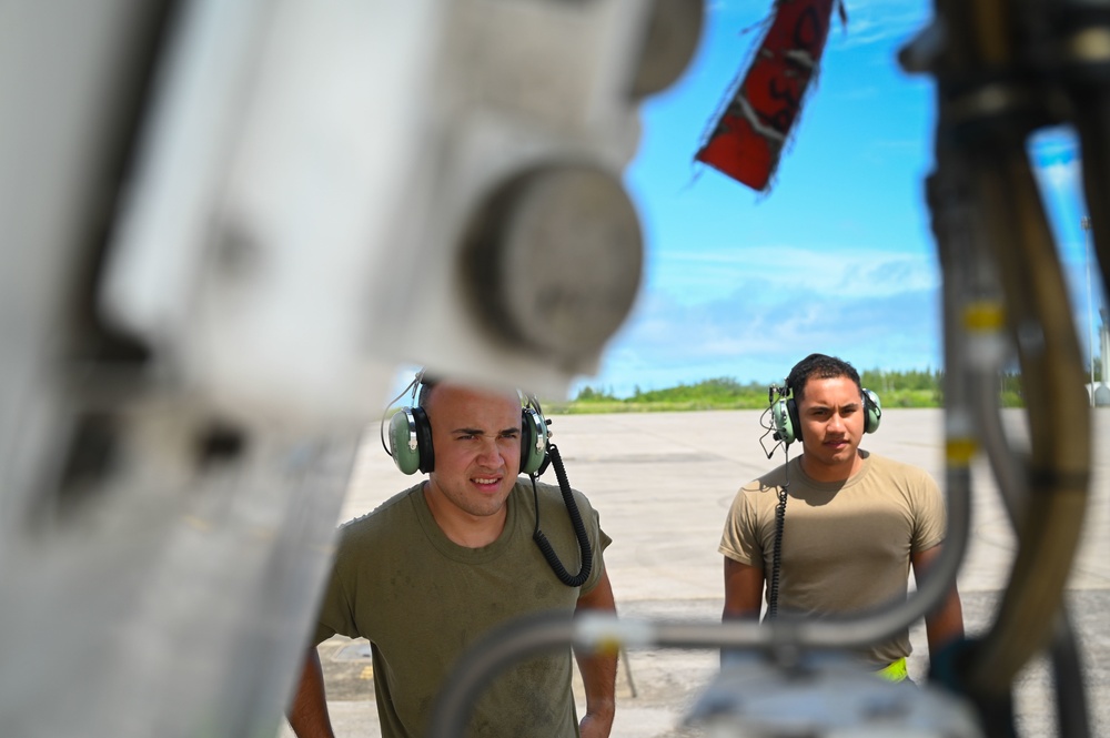 28th Aircraft Maintenance Squadron keeps B-1B Lancer in air