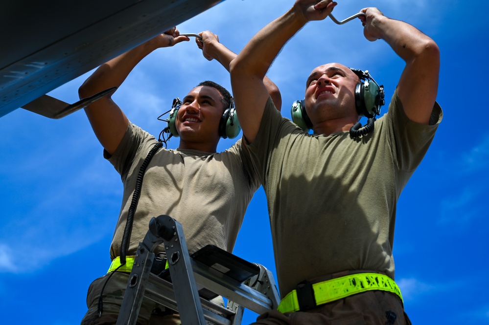 28th Aircraft Maintenance Squadron keeps B-1B Lancer in air