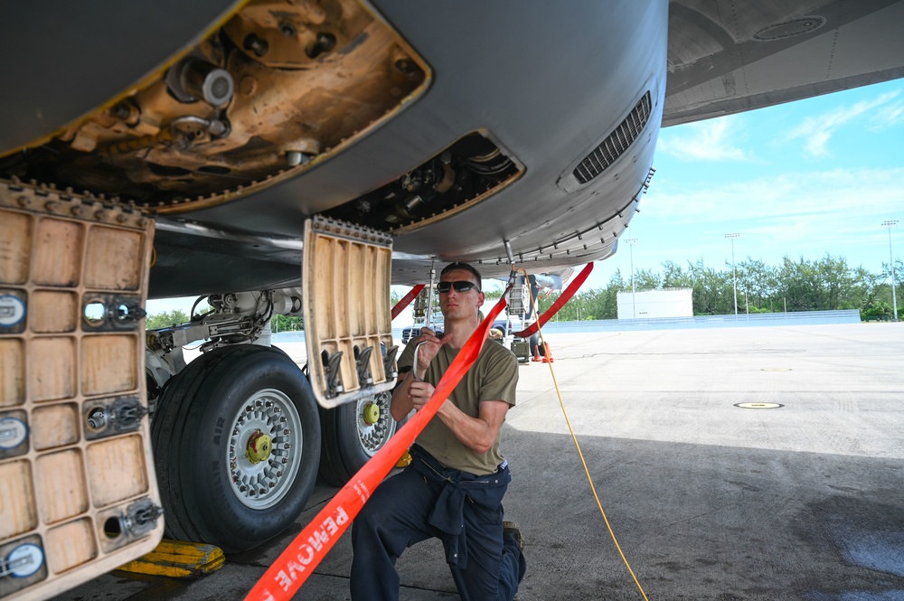 28th Aircraft Maintenance Squadron keeps B-1B Lancer in air