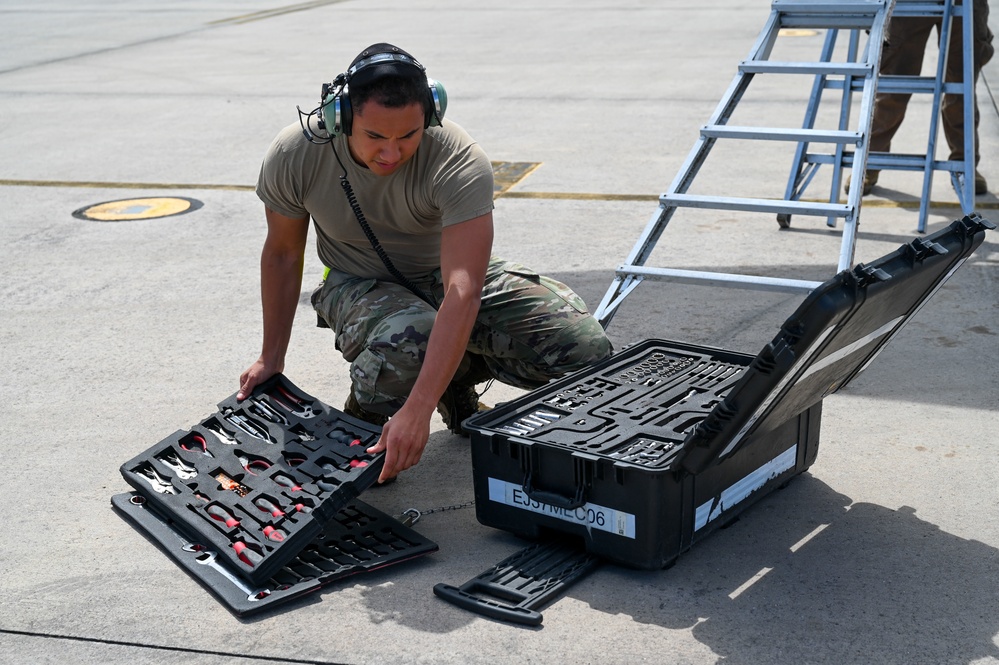 28th Aircraft Maintenance Squadron keeps B-1B Lancer in air