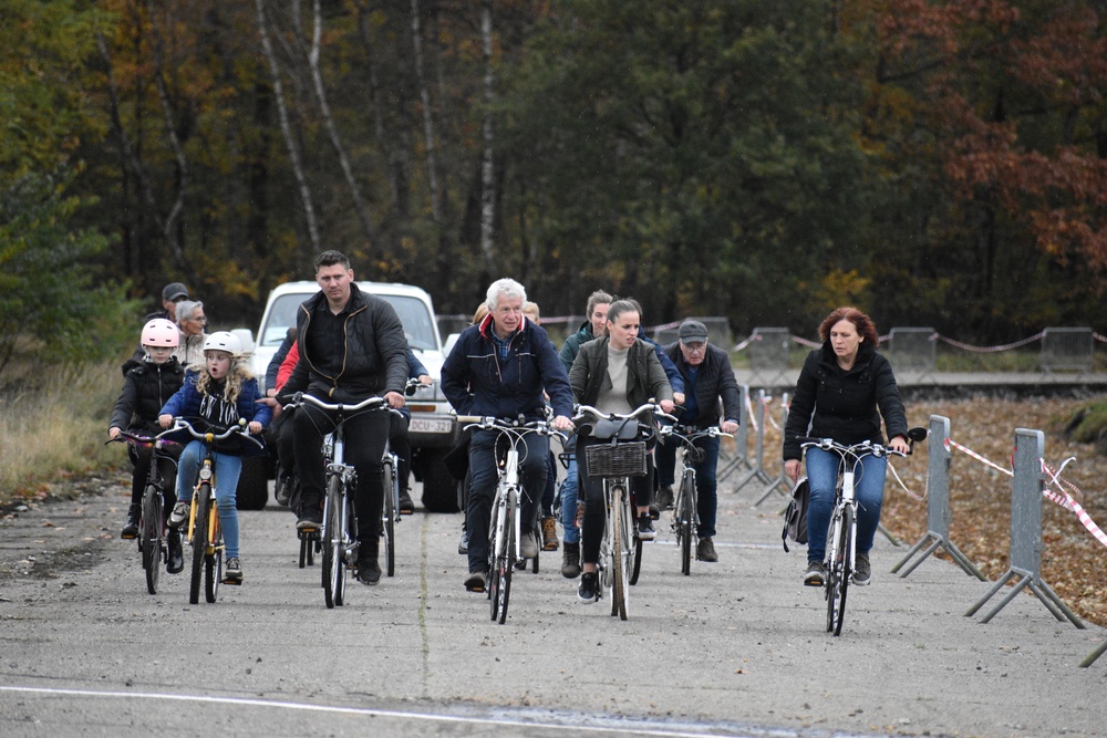 Cyclists at APS-2 Zutendaal