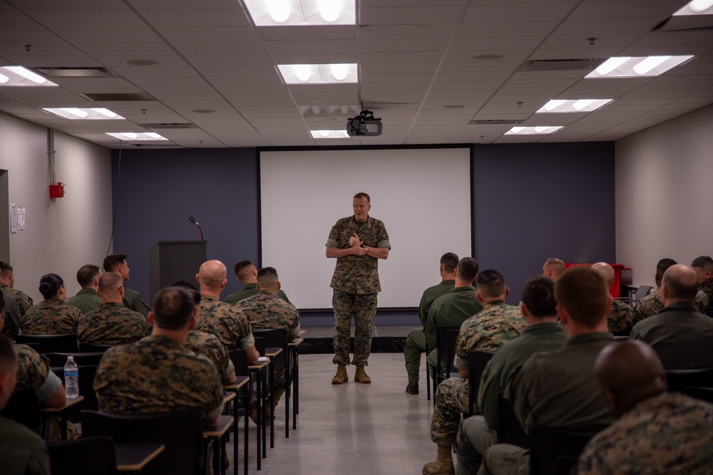 Deputy Commandant for Aviation visits Marine Forces Reserve