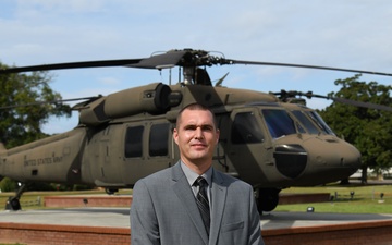 Former Black Hawk pilot pursues Army Fellows Program