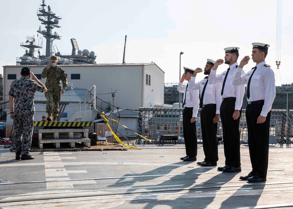 Commander, U.S. 7th Fleet Visits HMAS Brisbane