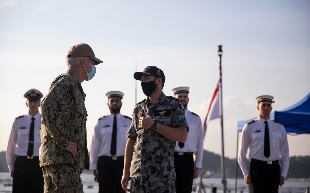 Commander, U.S. 7th Fleet Visits HMAS Brisbane