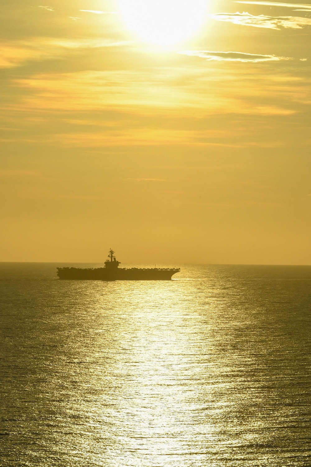 USS Carl Vinson (CVN 70), USS Shiloh (CG 67), USS Lake Champlain (CG 57) Transit South China Sea