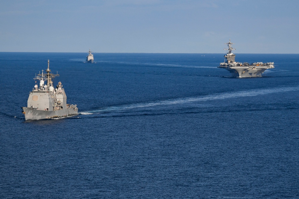 USS Carl Vinson (CVN 70), USS Shiloh (CG 67), USS Lake Champlain (CG 57) Transit South China Sea