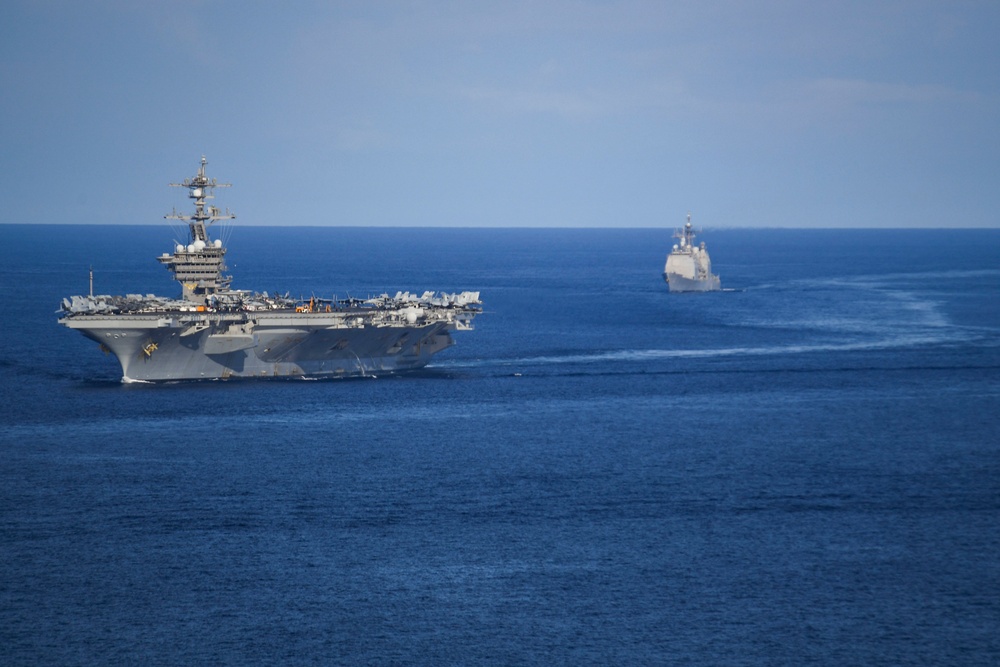 USS Carl Vinson (CVN 70), USS Shiloh (CG 67), USS Lake Champlain (CG 57) Transit South China Sea