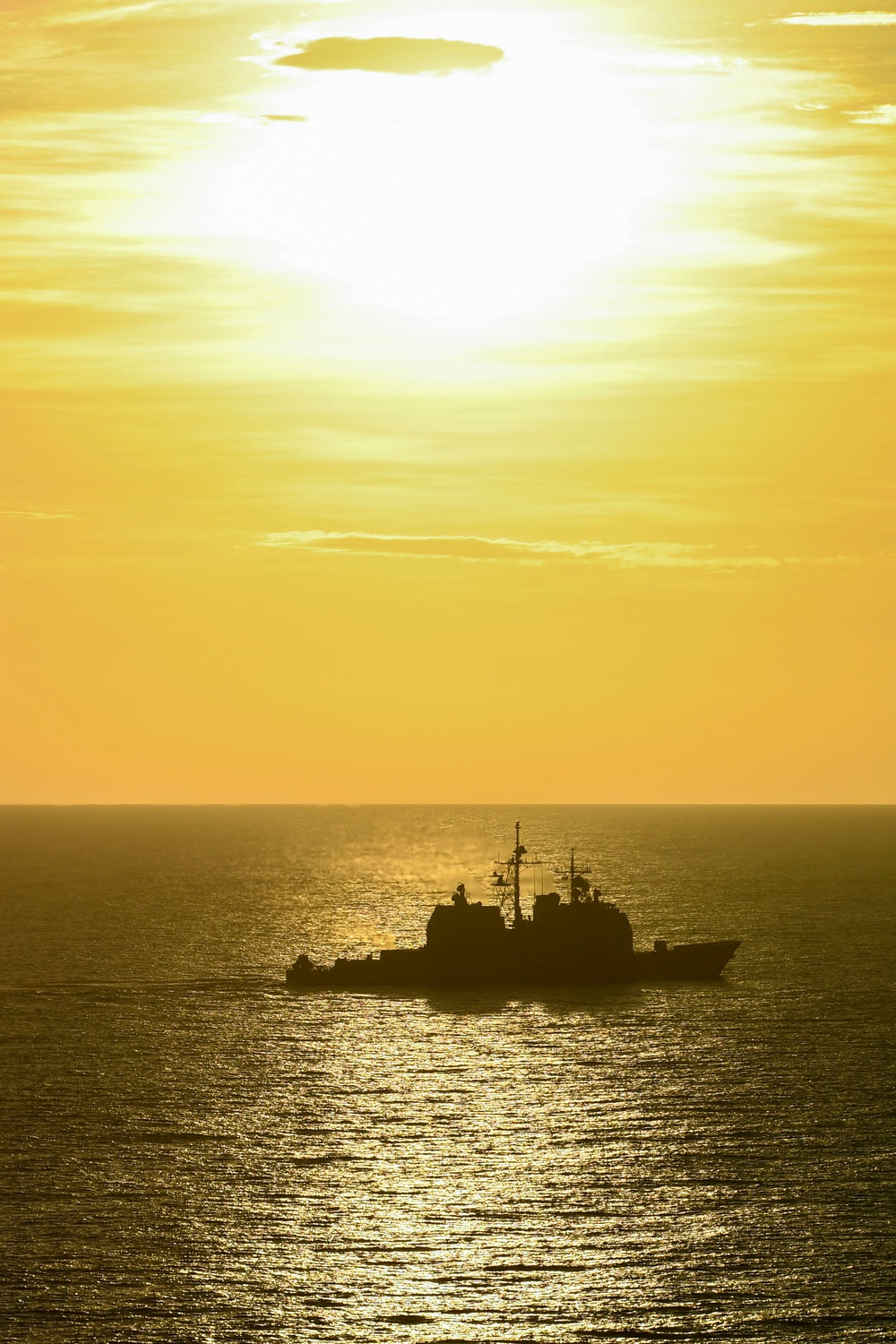 USS Carl Vinson (CVN 70), USS Shiloh (CG 67), USS Lake Champlain (CG 57) Transit South China Sea