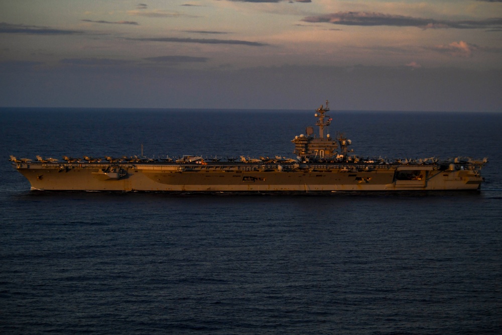 USS Carl Vinson (CVN 70), USS Shiloh (CG 67), USS Lake Champlain (CG 57) Transit South China Sea