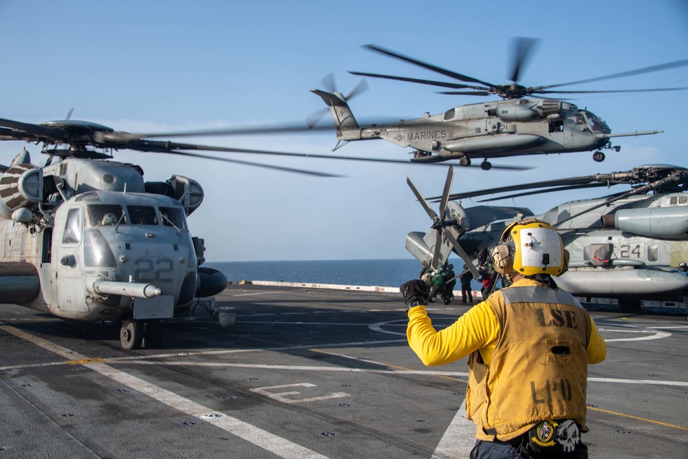 USS Portland (LPD 27) Conducts Flight Operations