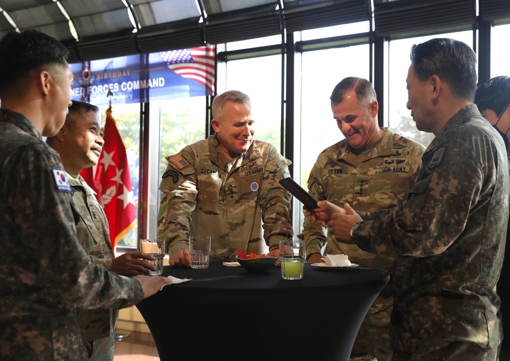 USARPAC commander meets with ROK Army leaders