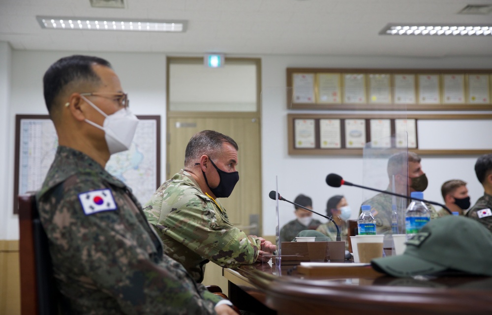 USARPAC commander meets with ROK Army leaders