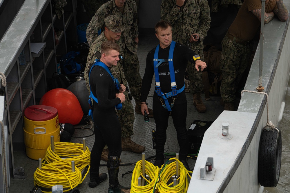 Mobile diving salvage unit diving exercise