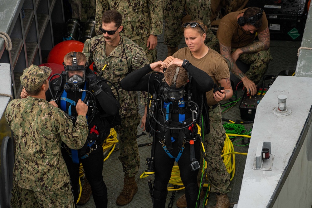 Mobile diving salvage unit diving exercise