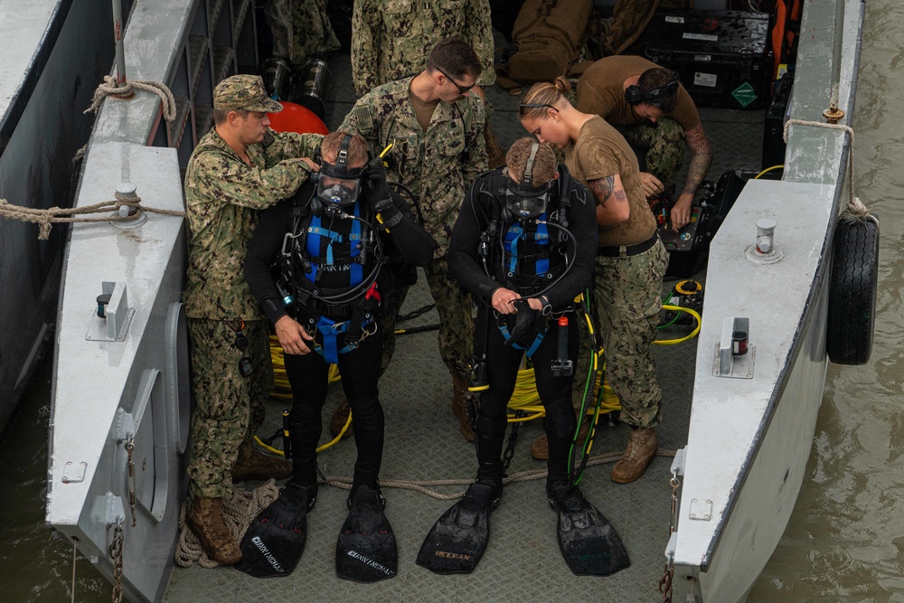 Mobile diving salvage unit diving exercise