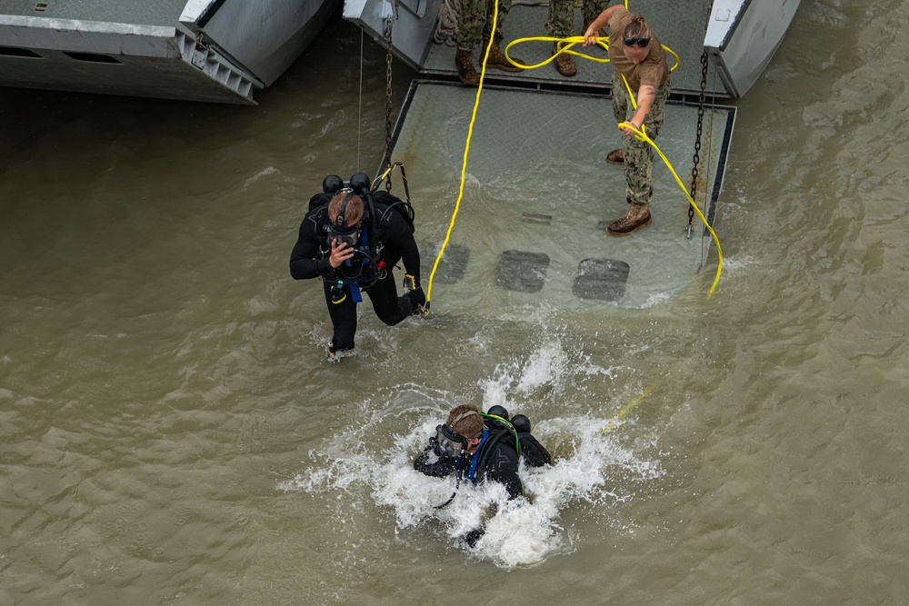 Mobile diving salvage unit diving exercise