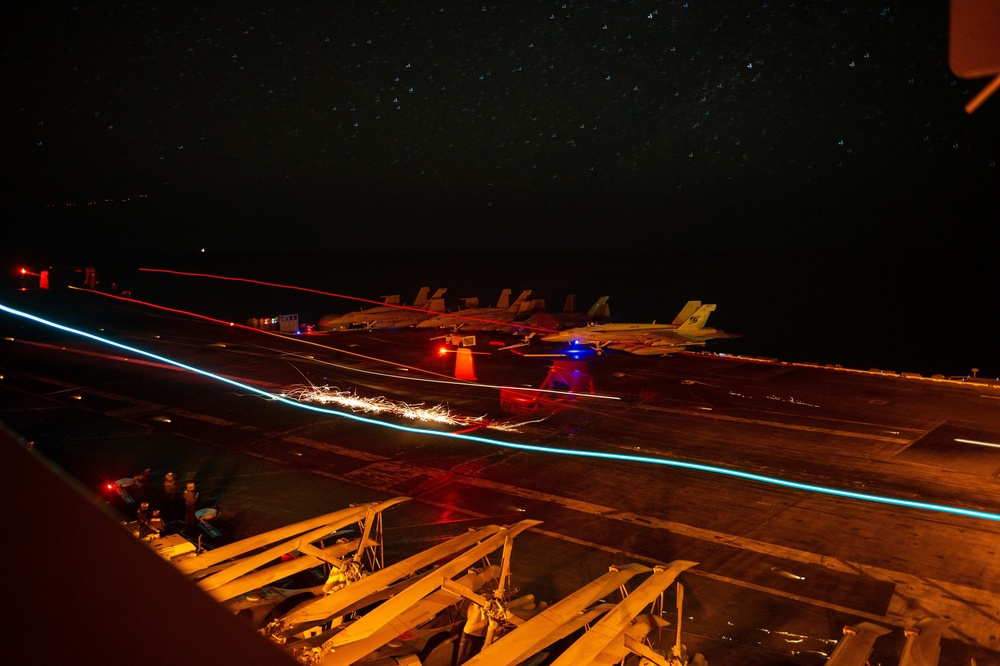 USS Carl Vinson (CVN 70) Conducts Night-Time Flight Operations