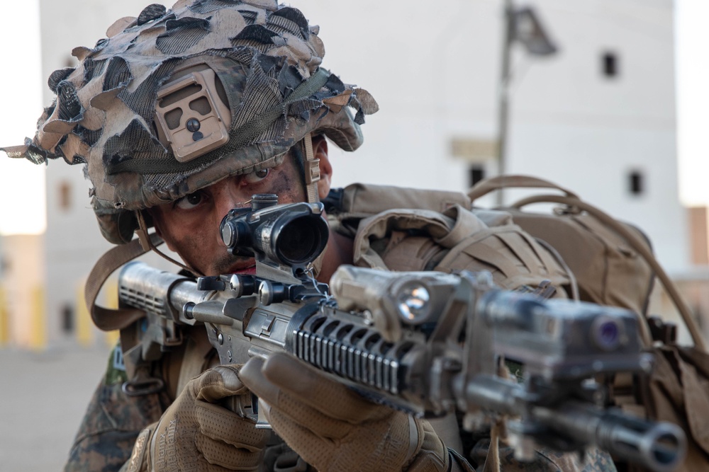 Golf Company with V 2/5 Conducts Urban Defense Exercise