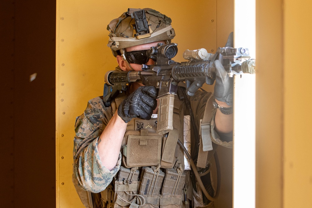 Golf Company with V 2/5 Conducts Urban Defense Exercise