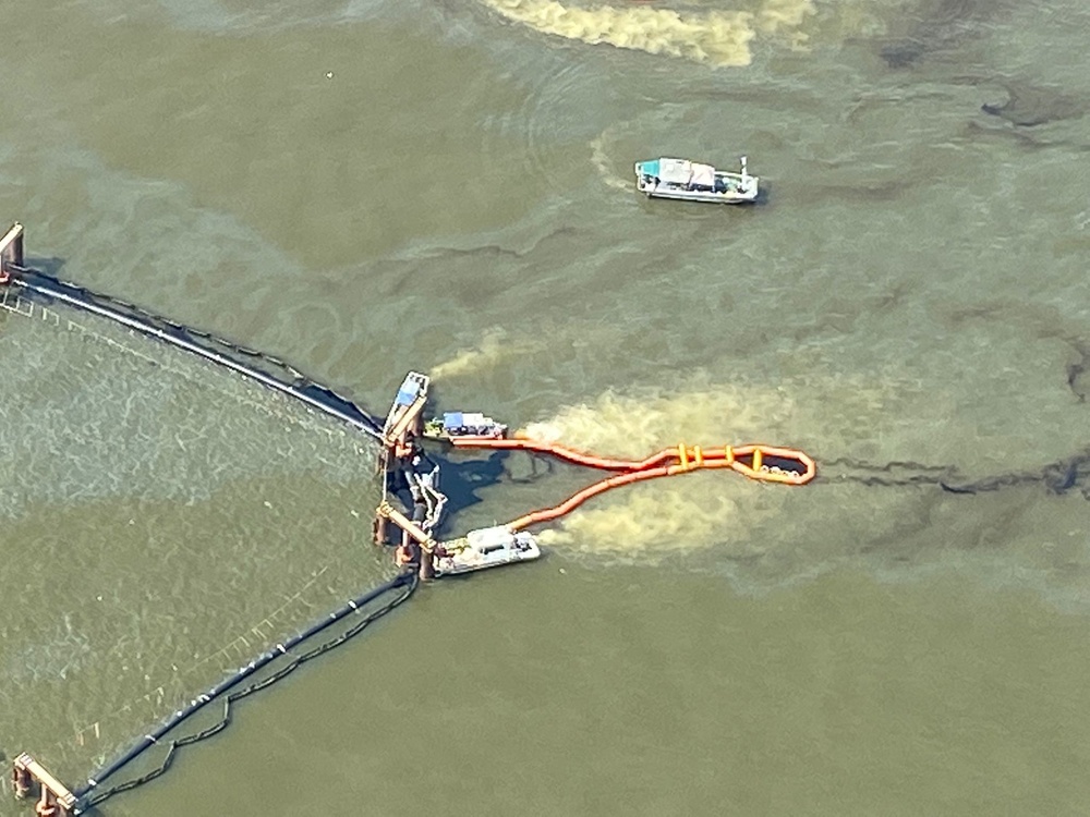 Response vessels utilize a Current Buster to collect oil