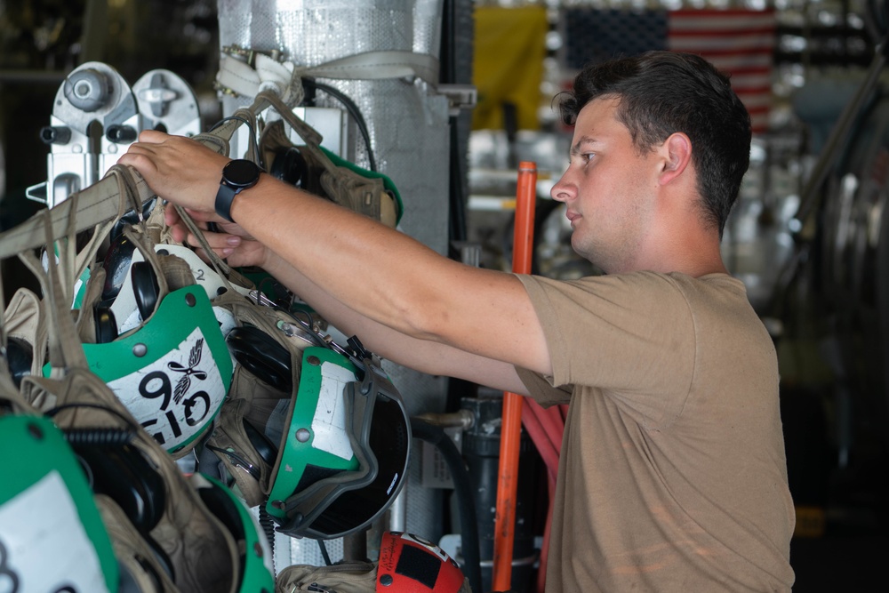 HSC 23 Sailors Organizes Gear