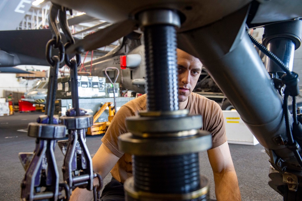 USS Carl Vinson (CVN 70) Sailors Conduct Maintenance in the Philippine Sea