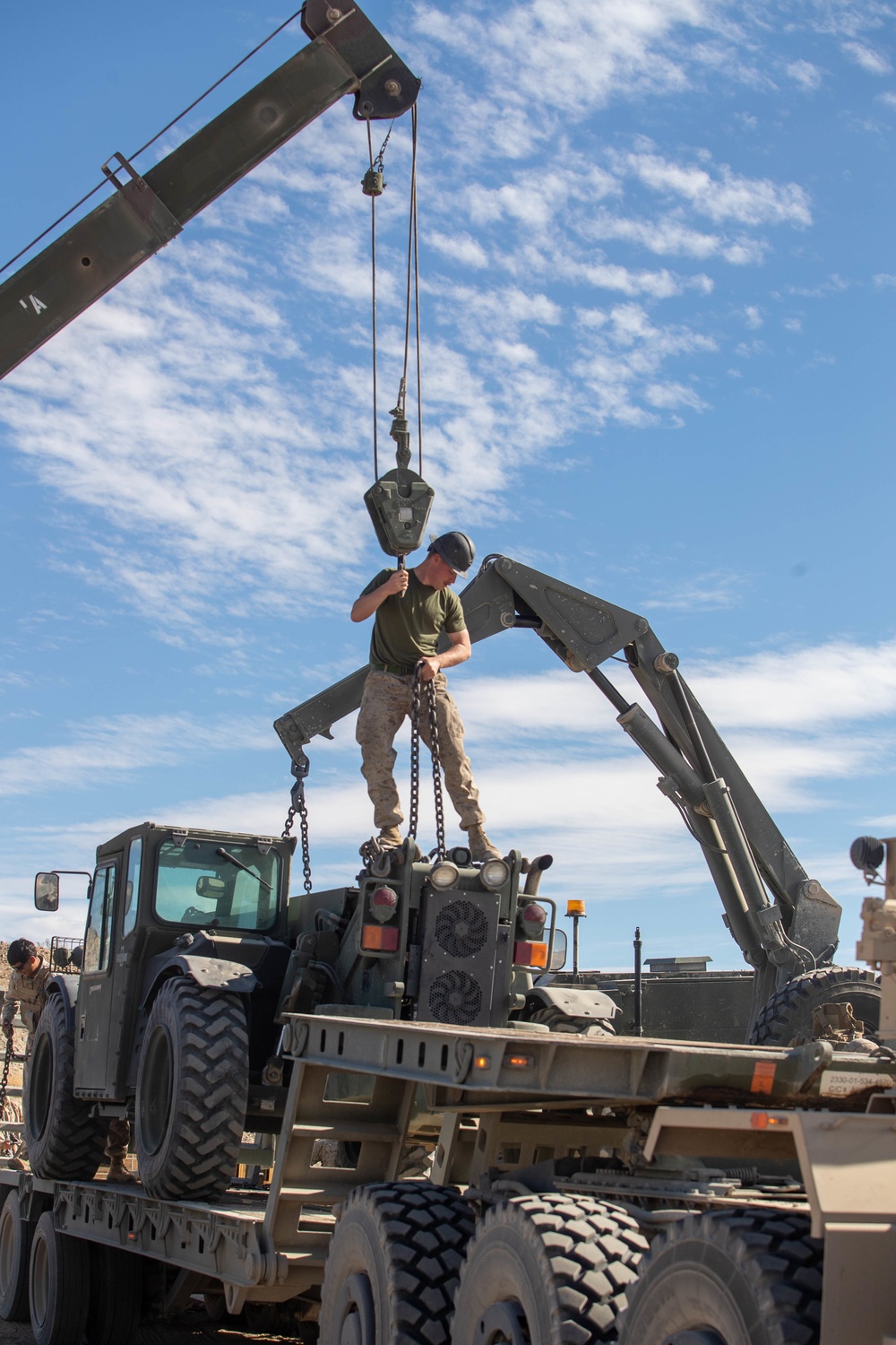 CLB-6 Performs Tandem Lift Recovery