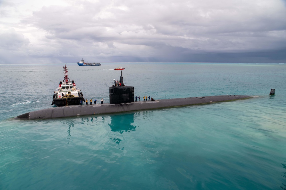 USS Hampton Departs from Saipan