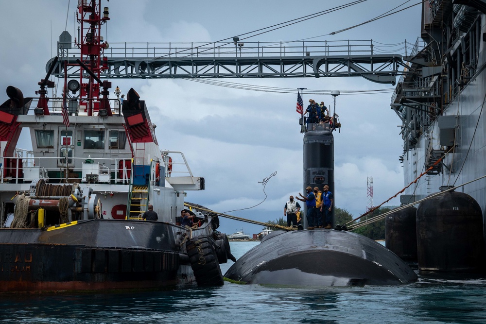 USS Hampton Departs from Saipan