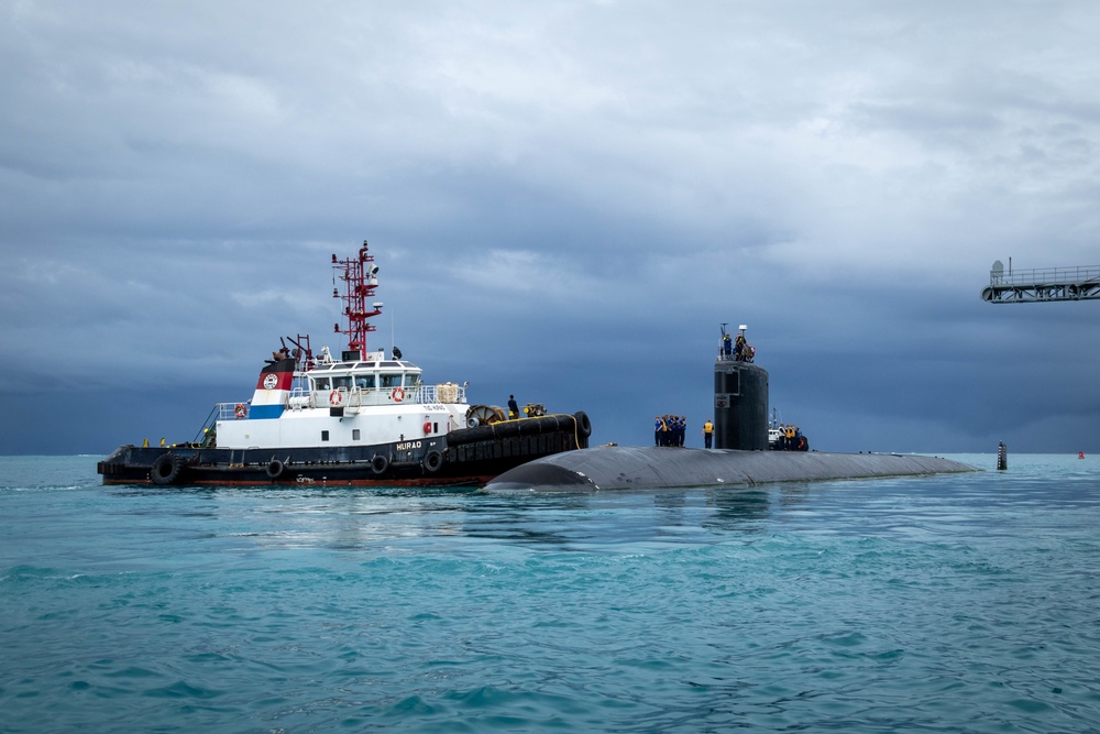 USS Hampton Departs from Saipan